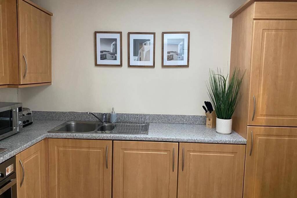 Alicia Newport By Mia Living 2 Bedroom Apartment With Dedicated Parking Exterior photo